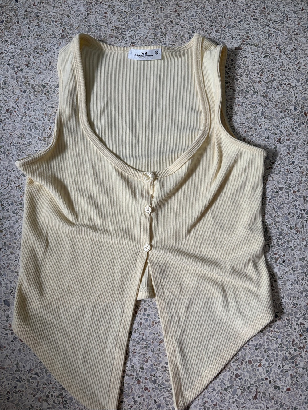 Kendall & Kylie Light Cream Ribbed Button-Front Pointed-Hem Tank